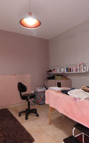 Casa à venda com 200m², 3 quartos e 6 vagasQuarto de Serviço
