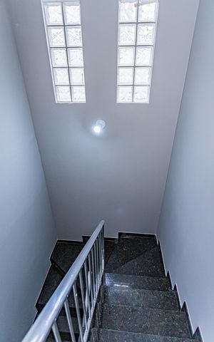 Casa para alugar com 180m², 2 quartos e 2 vagasEscada