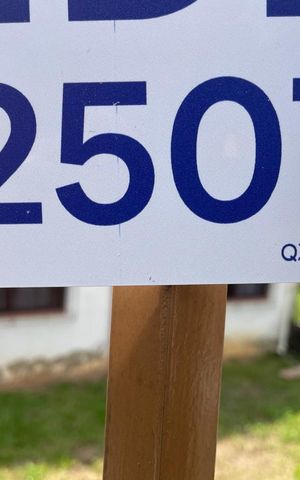 Casa à venda com 103m², 3 quartos e 1 vaga Casa à venda com 103m², 3 quartos e 1 vagaPlaca instalada em 16/12/2025 Código QXFM-95