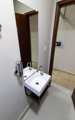 Casa à venda com 138m², 3 quartos e sem vaga Casa à venda com 138m², 3 quartos e sem vagaBANHEIRO 2
