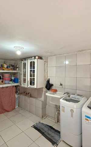Casa à venda com 283m², 4 quartos e 4 vagasArea de Serviço 