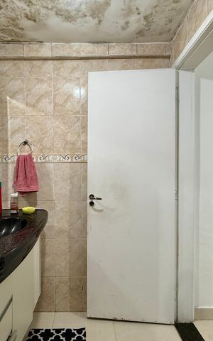 Casa à venda com 283m², 4 quartos e 4 vagasBanheiro 