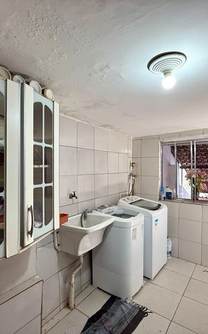 Casa à venda com 283m², 4 quartos e 4 vagasArea de Serviço 