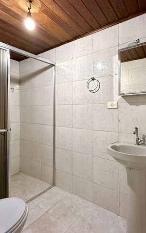 Casa à venda com 283m², 4 quartos e 4 vagasCasa 2
