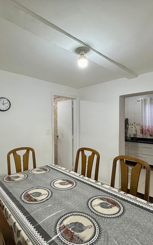 Casa à venda com 283m², 4 quartos e 4 vagasSala