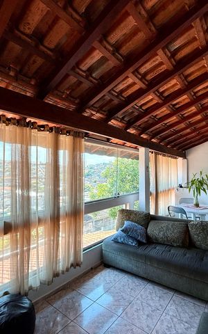 Casa à venda com 283m², 4 quartos e 4 vagasSala/Sacada