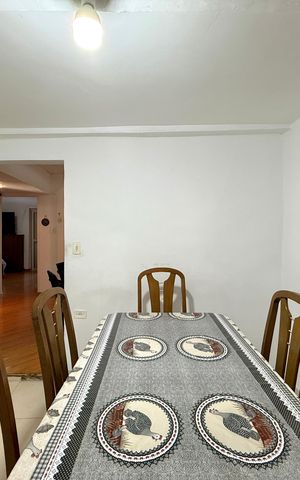 Casa à venda com 283m², 4 quartos e 4 vagasSala