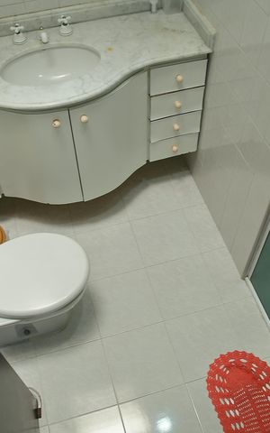 Casa à venda com 241m², 4 quartos e 4 vagasBanheiro Social 