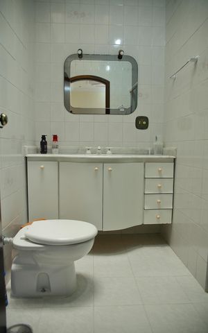 Casa à venda com 241m², 4 quartos e 4 vagasBanheiro Social 