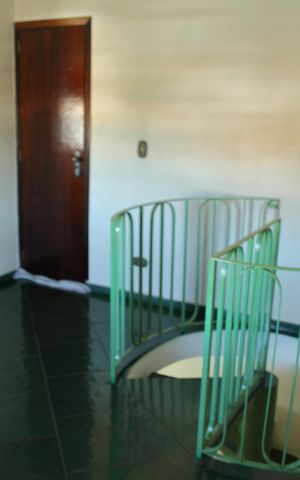Casa à venda com 241m², 4 quartos e 4 vagasEscritório 