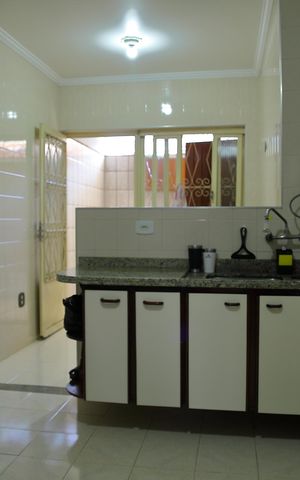 Casa à venda com 241m², 4 quartos e 4 vagasCozinha 