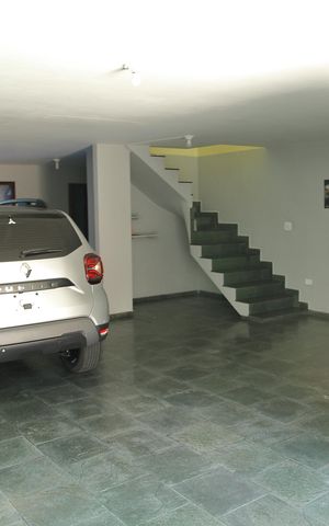 Casa à venda com 241m², 4 quartos e 4 vagasGaragem 