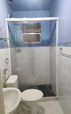 Casa à venda com 70m², 3 quartos e sem vaga Casa à venda com 70m², 3 quartos e sem vagaBanheiro