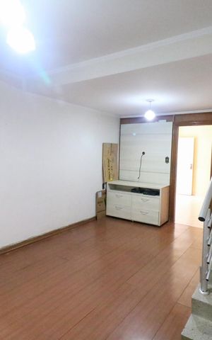 Casa à venda com 143m², 3 quartos e 2 vagas Casa à venda com 143m², 3 quartos e 2 vagasSala