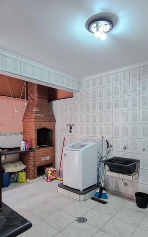 Casa à venda com 150m², 3 quartos e 2 vagasÁrea de Serviço