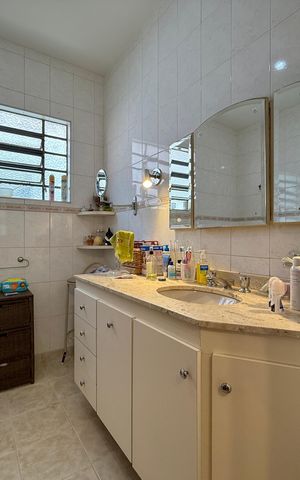 Casa para alugar com 188m², 3 quartos e 2 vagas Casa para alugar com 188m², 3 quartos e 2 vagasBanheiro Social