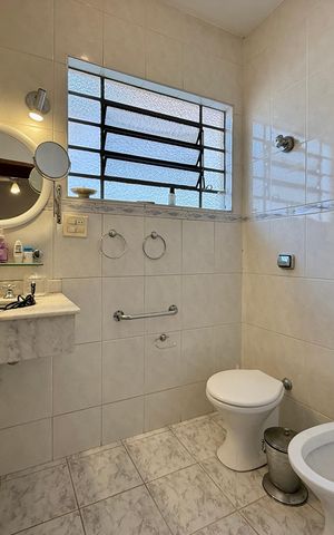 Casa para alugar com 188m², 3 quartos e 2 vagas Casa para alugar com 188m², 3 quartos e 2 vagasBanheiro Suíte