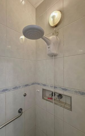 Casa para alugar com 188m², 3 quartos e 2 vagas Casa para alugar com 188m², 3 quartos e 2 vagasBanheiro Suíte