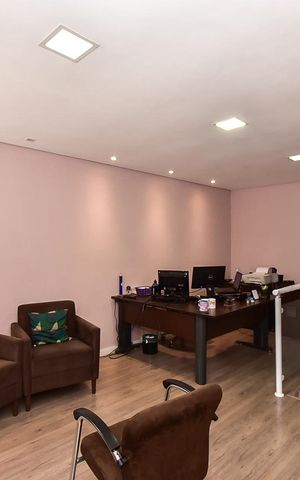 Casa à venda com 320m², 3 quartos e 2 vagasEscritório