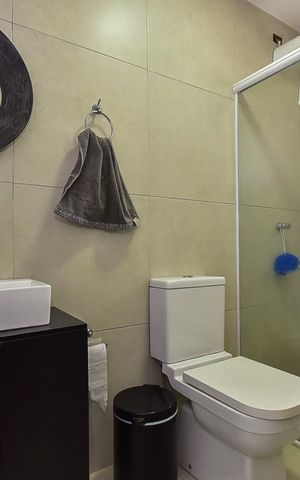 Casa à venda com 320m², 3 quartos e 2 vagasBanheiro
