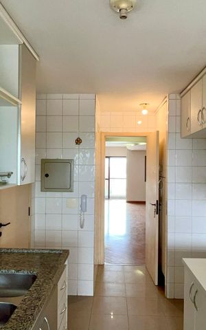 Apartamento à venda com 92m², 2 quartos e 3 vagas Apartamento à venda com 92m², 2 quartos e 3 vagasCozinha