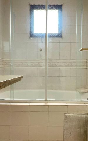 Apartamento à venda com 92m², 2 quartos e 3 vagas Apartamento à venda com 92m², 2 quartos e 3 vagasBanheiro da Suíte