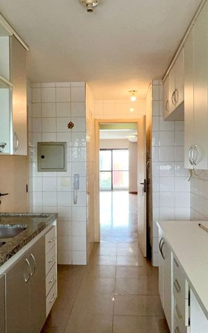 Apartamento à venda com 92m², 2 quartos e 3 vagas Apartamento à venda com 92m², 2 quartos e 3 vagasCozinha