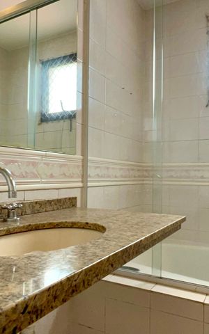 Apartamento à venda com 92m², 2 quartos e 3 vagas Apartamento à venda com 92m², 2 quartos e 3 vagasBanheiro da Suíte