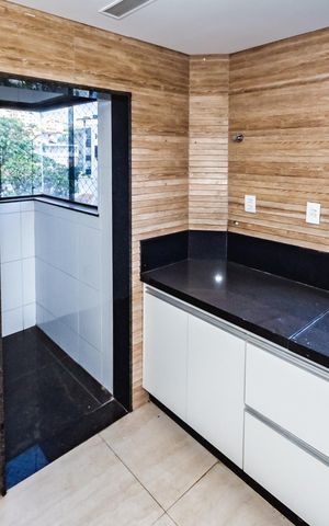 Apartamento à venda com 260m², 4 quartos e 2 vagasCozinha 