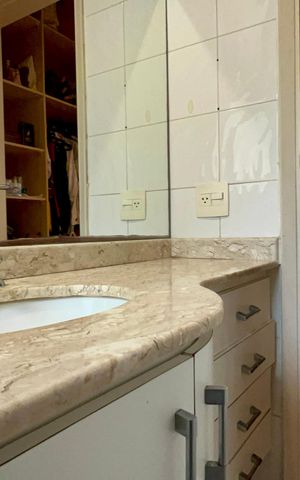 Apartamento à venda com 133m², 3 quartos e 3 vagas Apartamento à venda com 133m², 3 quartos e 3 vagasBanheiro da Suíte