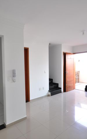 Casa de condomínio à venda com 100m², 2 quartos e 2 vagasSala