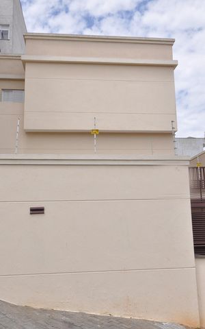Casa de condomínio à venda com 100m², 2 quartos e 2 vagas Casa de condomínio à venda com 100m², 2 quartos e 2 vagasFachada