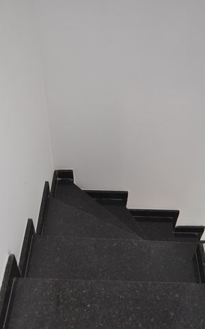 Casa de condomínio à venda com 100m², 2 quartos e 2 vagasEscada