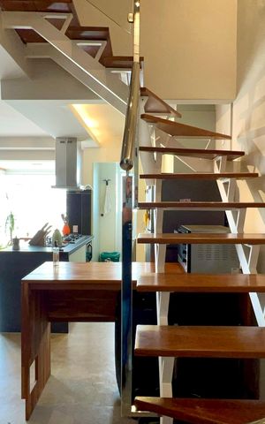 Apartamento à venda com 90m², 2 quartos e 2 vagasEscada