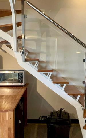 Apartamento à venda com 90m², 2 quartos e 2 vagasEscada