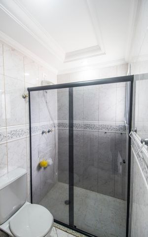 Casa de condomínio à venda com 294m², 4 quartos e 4 vagas Casa de condomínio à venda com 294m², 4 quartos e 4 vagasBanheiro da Suíte