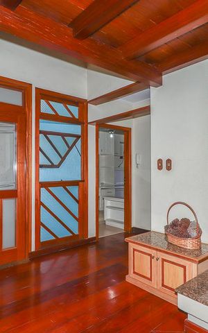 Casa à venda com 255m², 3 quartos e 4 vagasSala Segundo piso