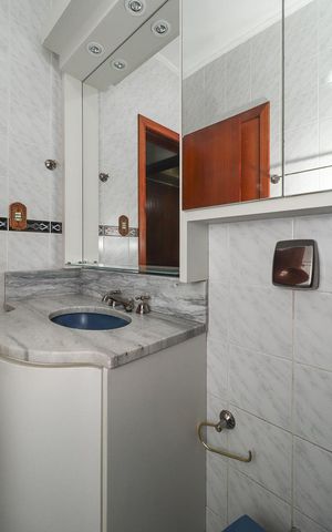 Casa à venda com 255m², 3 quartos e 4 vagasBanheiro Social