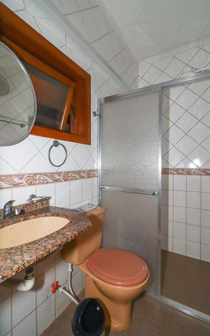 Casa à venda com 255m², 3 quartos e 4 vagasBanheiro garagem
