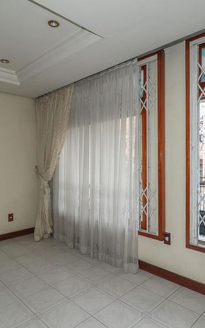 Casa à venda com 255m², 3 quartos e 4 vagasSala