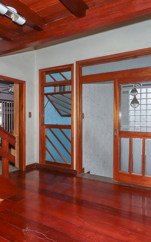 Casa à venda com 255m², 3 quartos e 4 vagasSala Segundo piso