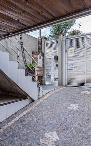 Casa à venda com 180m², 3 quartos e 4 vagas Casa à venda com 180m², 3 quartos e 4 vagasGaragem