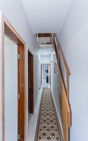 Casa à venda com 180m², 3 quartos e 4 vagas Casa à venda com 180m², 3 quartos e 4 vagasCorredor