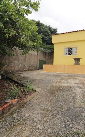 Casa à venda com 607m², 3 quartos e 4 vagasQuintal