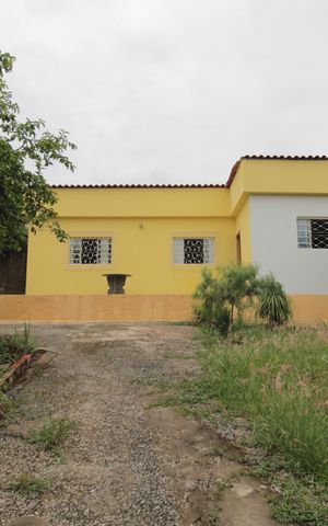 Casa à venda com 607m², 3 quartos e 4 vagasQuintal