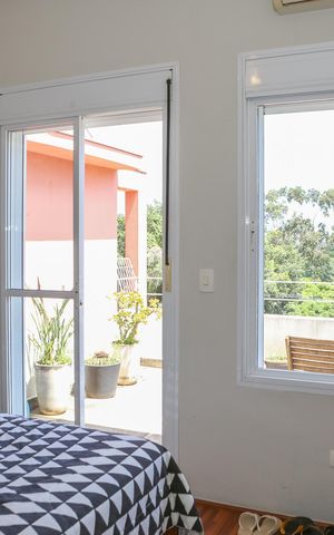 Casa à venda com 160m², 3 quartos e 2 vagas Casa à venda com 160m², 3 quartos e 2 vagasSuíte