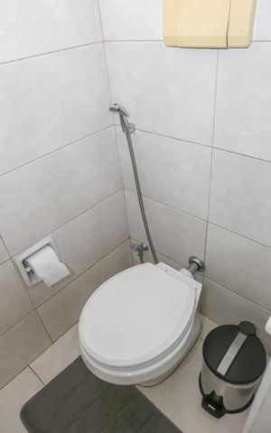 Casa à venda com 160m², 3 quartos e 2 vagas Casa à venda com 160m², 3 quartos e 2 vagasBanheiro Social