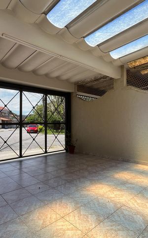 Casa à venda com 281m², 3 quartos e 2 vagas Casa à venda com 281m², 3 quartos e 2 vagasGaragem