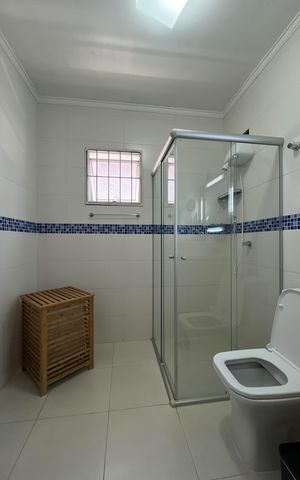 Casa à venda com 281m², 3 quartos e 2 vagas Casa à venda com 281m², 3 quartos e 2 vagasBanheiro Corredor