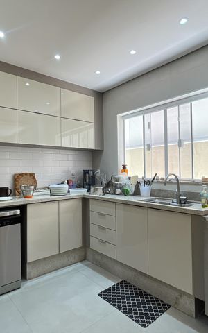 Casa à venda com 281m², 3 quartos e 2 vagas Casa à venda com 281m², 3 quartos e 2 vagasCozinha